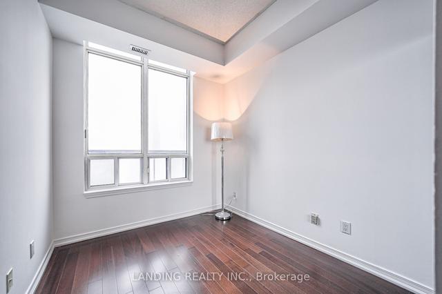 501 - 8 Hillcrest Ave, Condo with 2 bedrooms, 2 bathrooms and 1 parking in Toronto ON | Image 5
