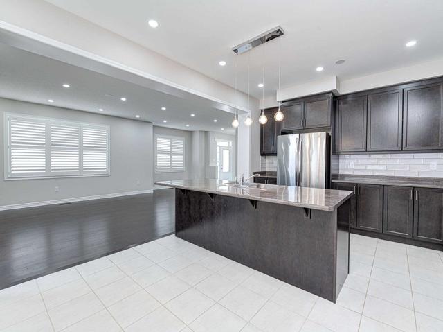1380 Basswood Cres, House detached with 4 bedrooms, 3 bathrooms and 6 parking in Milton ON | Image 4