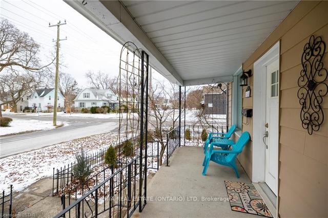 408 Cromwell St, House detached with 2 bedrooms, 2 bathrooms and 3 parking in Sarnia ON | Image 34