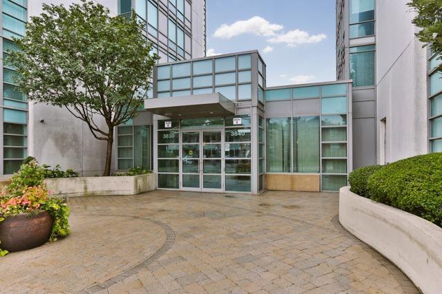204 - 3840 Bathurst St, Condo with 2 bedrooms, 2 bathrooms and 1 parking in Toronto ON | Image 2