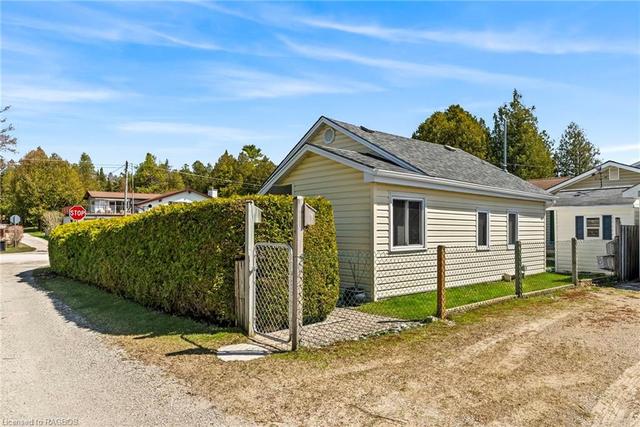166 Second Avenue N, House detached with 3 bedrooms, 1 bathrooms and 2 parking in South Bruce Peninsula ON | Image 17