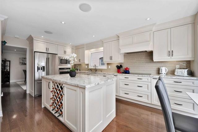 10 Alexis Rd, House detached with 4 bedrooms, 4 bathrooms and 2 parking in Markham ON | Image 2