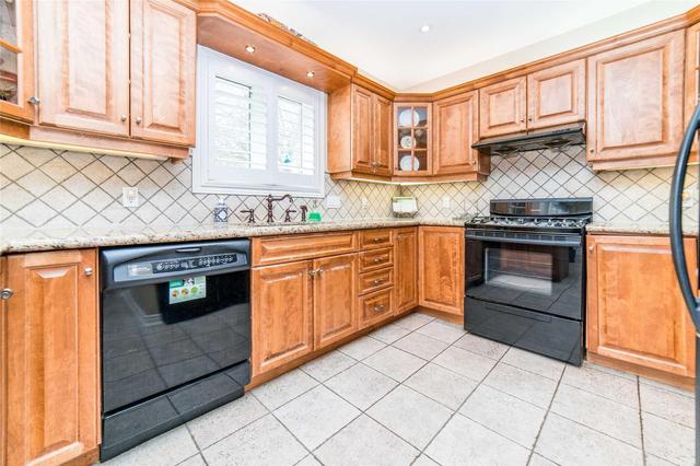 16 Tanis Cres, House detached with 4 bedrooms, 4 bathrooms and 4 parking in Toronto ON | Image 3