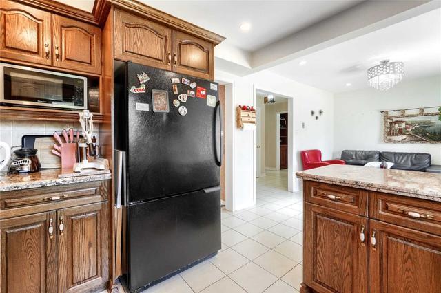 966 Silversmith Dr, House detached with 4 bedrooms, 4 bathrooms and 6 parking in Mississauga ON | Image 4