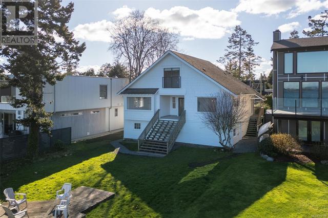 10393 Allbay Rd, House detached with 4 bedrooms, 2 bathrooms and 2 parking in Sidney BC | Image 10
