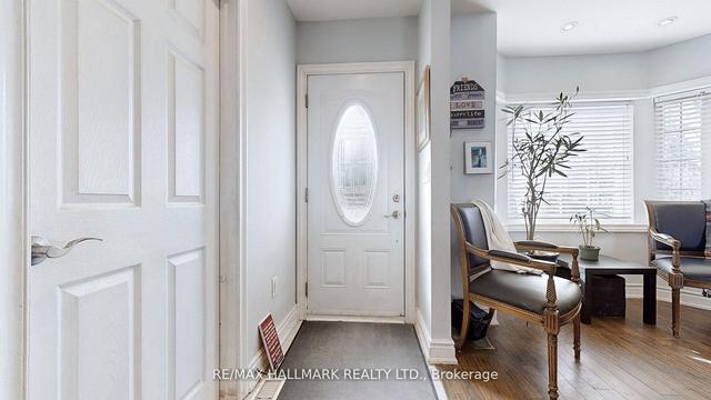 93 Poplar Rd, House detached with 2 bedrooms, 2 bathrooms and 4 parking in Toronto ON | Image 36