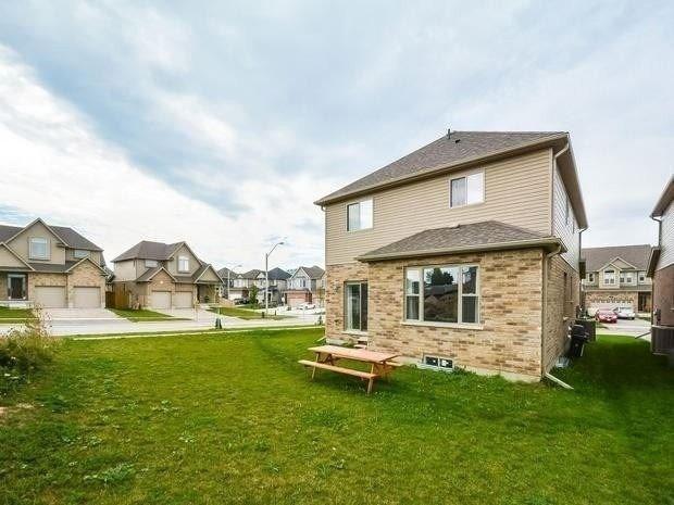450 Applegate Crt, House detached with 4 bedrooms, 3 bathrooms and 4 parking in Waterloo ON | Image 9