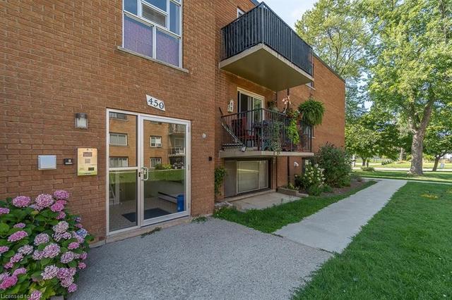 28 - 450 Carlton Street, House attached with 2 bedrooms, 1 bathrooms and 1 parking in St. Catharines ON | Image 1