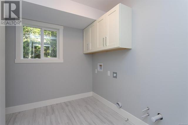 Laundry Room (has washer and dryer) | Image 38