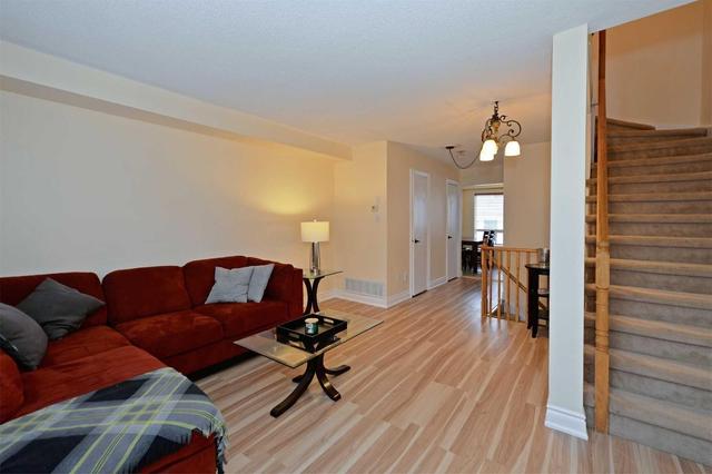 47 Mcgonigal Lane, Townhouse with 3 bedrooms, 2 bathrooms and 1 parking in Ajax ON | Image 6