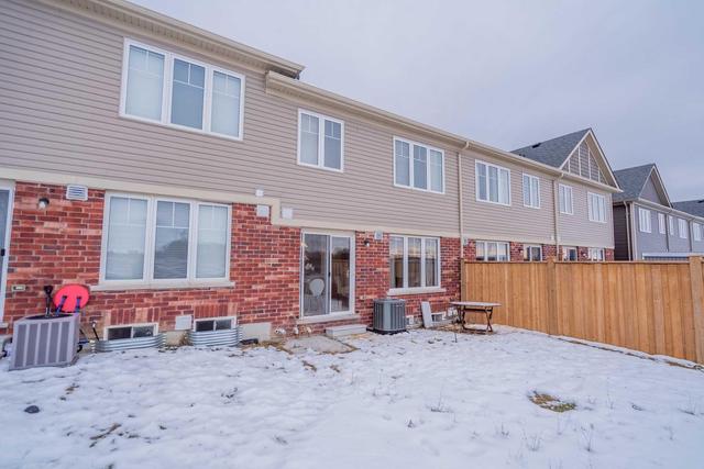 142 Symington Ave, House attached with 3 bedrooms, 3 bathrooms and 1 parking in Oshawa ON | Image 19