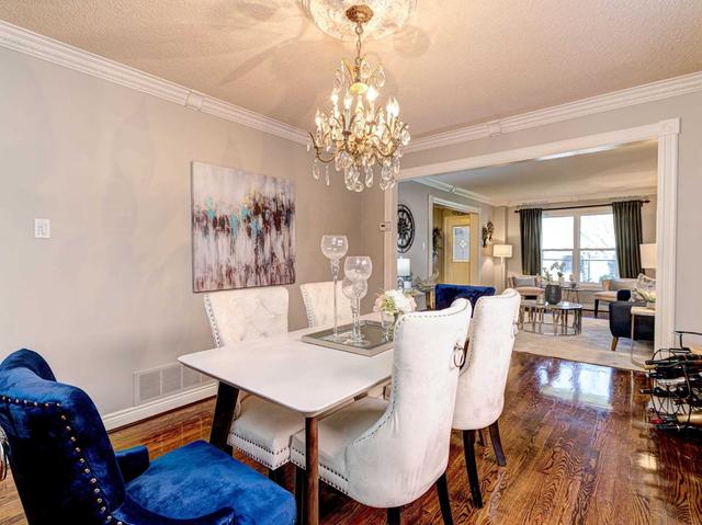 6232 Camgreen Circ, House detached with 4 bedrooms, 3 bathrooms and 6 parking in Mississauga ON | Image 3