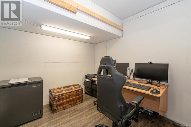 Office in garage | Image 30