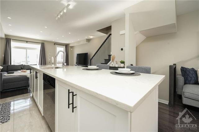 705 Terravita Private, Townhouse with 4 bedrooms, 3 bathrooms and 2 parking in Ottawa ON | Image 12