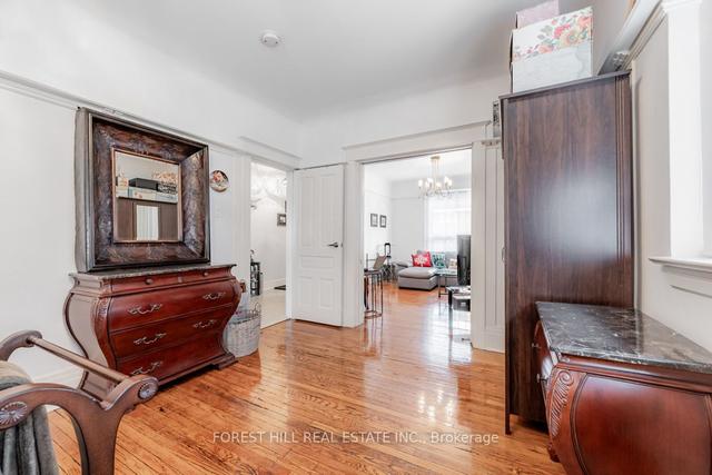 691 Ossington Ave, House detached with 3 bedrooms, 3 bathrooms and 1 parking in Toronto ON | Image 2