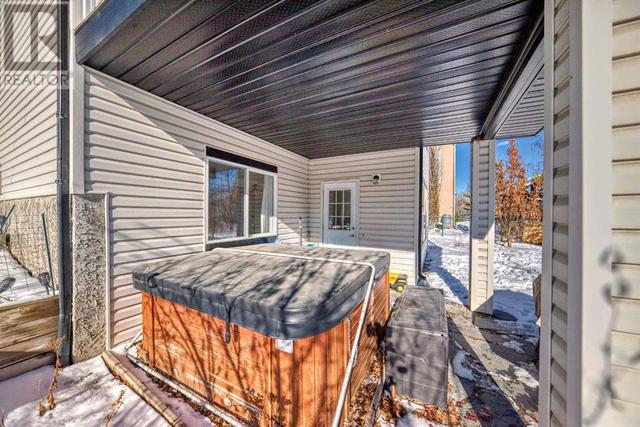 16 Valley Crest Gardens Nw, House detached with 4 bedrooms, 3 bathrooms and 4 parking in Calgary AB | Image 27