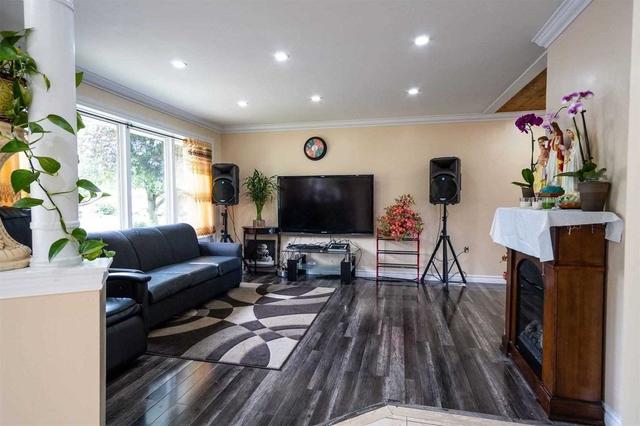 upper - 28 Lesbury Ave, House detached with 3 bedrooms, 1 bathrooms and 4 parking in Brampton ON | Image 5