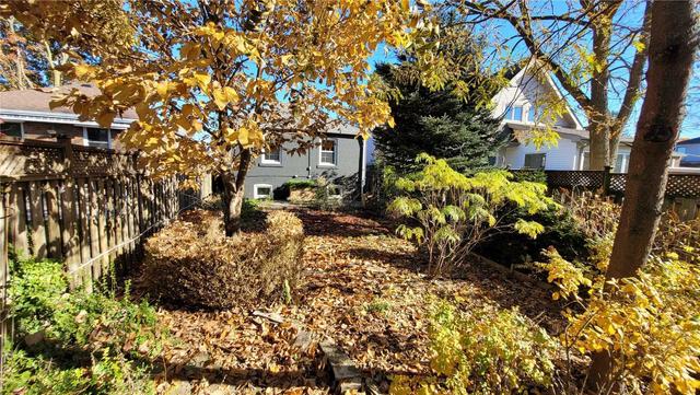44 Doris Dr, House detached with 2 bedrooms, 2 bathrooms and 3 parking in Toronto ON | Image 8