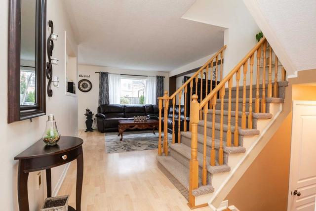 44 Teardrop Cres, House detached with 3 bedrooms, 3 bathrooms and 3 parking in Whitby ON | Image 17