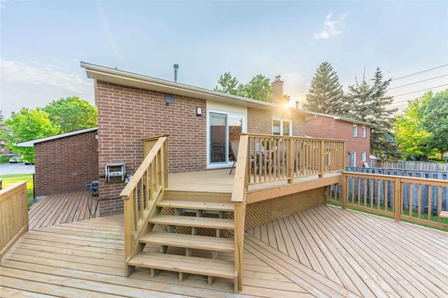 221 Hampton Crt, House detached with 3 bedrooms, 3 bathrooms and 6 parking in Newmarket ON | Image 25