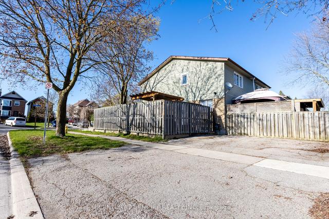 339 Pompano Crt, House semidetached with 3 bedrooms, 2 bathrooms and 2 parking in Oshawa ON | Image 15