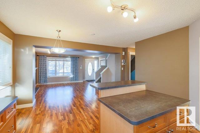 12055 19 Av Sw, House detached with 4 bedrooms, 2 bathrooms and 2 parking in Edmonton AB | Image 7