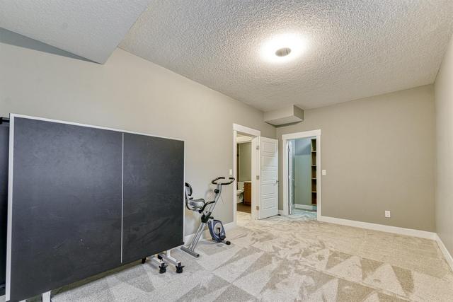 2009 20 Avenue Nw, House detached with 4 bedrooms, 3 bathrooms and 2 parking in Calgary AB | Image 37