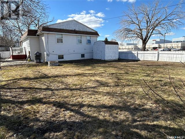 540 Alexandra Street, House detached with 3 bedrooms, 2 bathrooms and null parking in Weyburn SK | Image 6