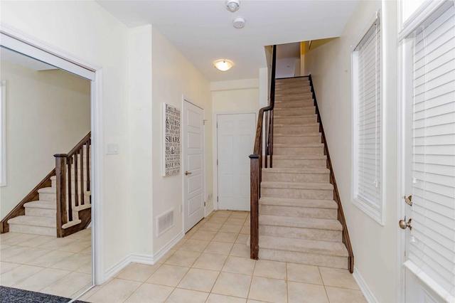 553 Goldenrod Lane, Townhouse with 3 bedrooms, 2 bathrooms and 2 parking in Kitchener ON | Image 4