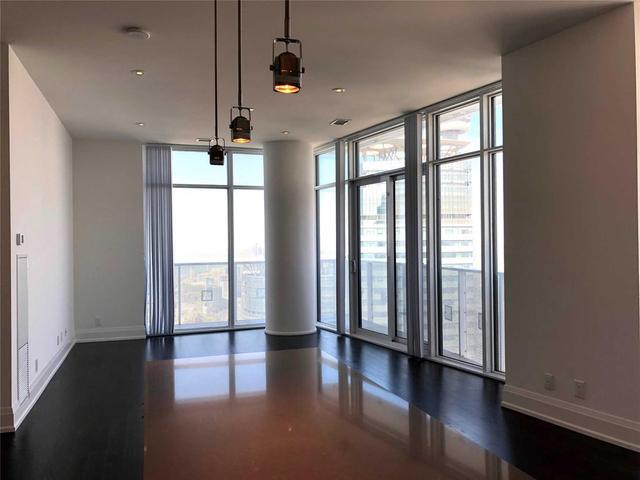 Sph201 - 100 Harbour St, Condo with 2 bedrooms, 3 bathrooms and 1 parking in Toronto ON | Image 5