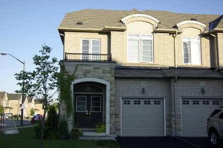 2400 Old Brompton Dr, House attached with 4 bedrooms, 3 bathrooms and 2 parking in Oakville ON | Image 1