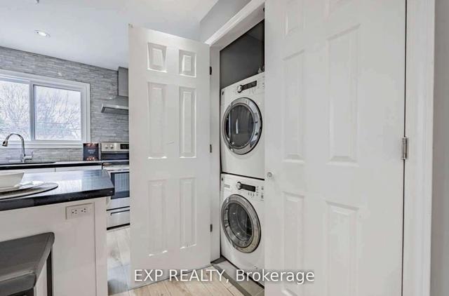 29 Bernice Cres, House detached with 4 bedrooms, 3 bathrooms and 3 parking in Toronto ON | Image 3