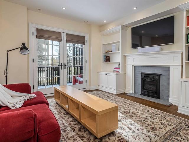 29 Hillsboro Ave, House semidetached with 3 bedrooms, 3 bathrooms and null parking in Toronto ON | Image 6