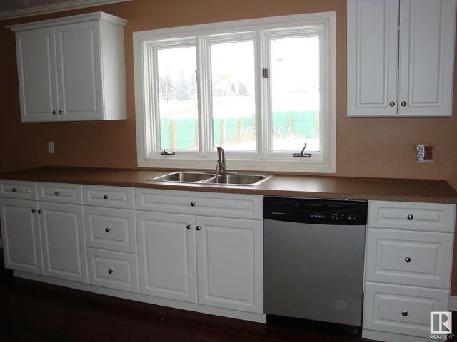 4930 48 St, House detached with 2 bedrooms, 1 bathrooms and 4 parking in Sedgewick AB | Image 5