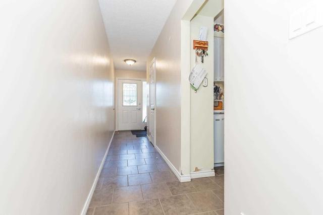 16 - 16 Foster Cres, Townhouse with 3 bedrooms, 2 bathrooms and 1 parking in Brampton ON | Image 6