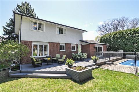975 Lavender Crt, House detached with 3 bedrooms, 3 bathrooms and 6 parking in Oshawa ON | Image 2