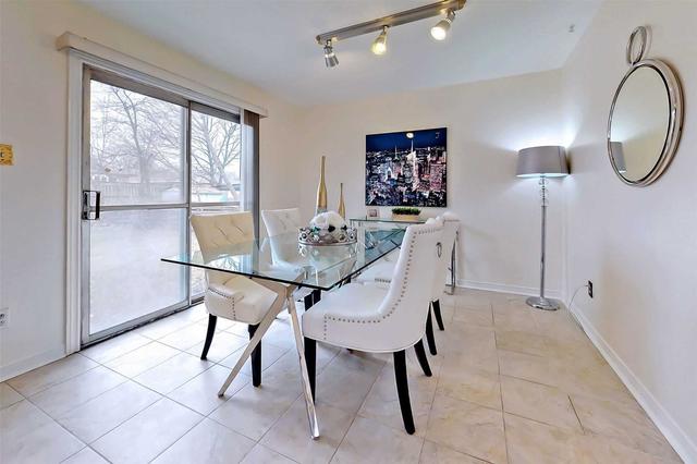 333 Hollyberry Tr, House semidetached with 4 bedrooms, 2 bathrooms and 3 parking in Toronto ON | Image 5