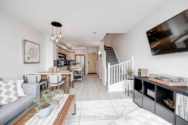 lph14 - 36 Blue Jays Way, Condo with 2 bedrooms, 2 bathrooms and 0 parking in Toronto ON | Image 8