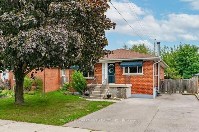 99 Wise Cres, House detached with 3 bedrooms, 2 bathrooms and 3 parking in Hamilton ON | Image 1