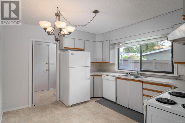 4527 Beale St, House detached with 2 bedrooms, 1 bathrooms and 2 parking in Port Alberni BC | Image 7