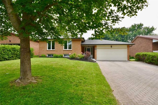 17 Algonquin Tr, House detached with 2 bedrooms, 2 bathrooms and 6 parking in Barrie ON | Image 1