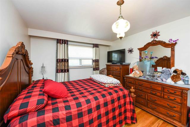22 Brubeck Rd, House semidetached with 3 bedrooms, 2 bathrooms and 4 parking in Toronto ON | Image 15