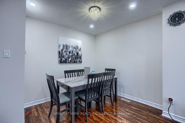 309 Fleetwood Cres, Townhouse with 3 bedrooms, 2 bathrooms and 2 parking in Brampton ON | Image 4