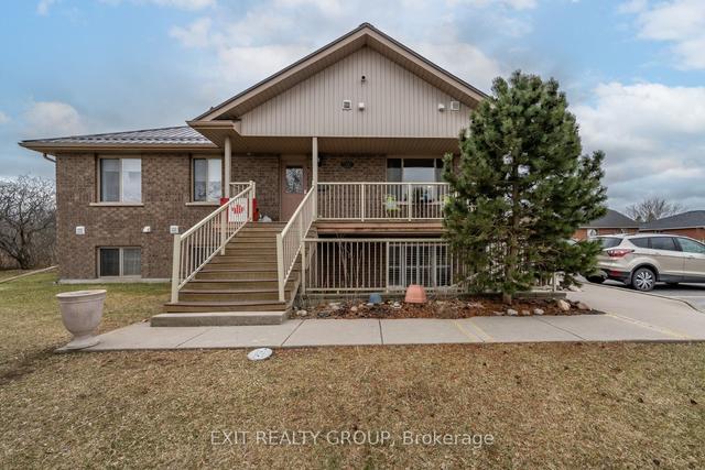 b3 - 37 Lakebreeze Crt, Condo with 2 bedrooms, 1 bathrooms and 1 parking in Prince Edward County ON | Image 1