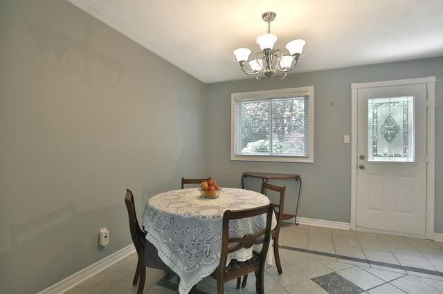 2417 Mount Forest Dr, House semidetached with 4 bedrooms, 2 bathrooms and 3 parking in Burlington ON | Image 5
