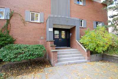 th10 - 28 Admiral Rd, Townhouse with 3 bedrooms, 3 bathrooms and 1 parking in Toronto ON | Image 1