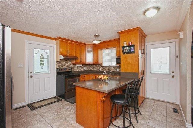 58 Madoc Dr, House detached with 3 bedrooms, 2 bathrooms and 5 parking in Brampton ON | Image 5