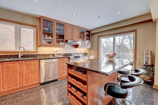 81 Decarie Circ, House detached with 3 bedrooms, 3 bathrooms and 6 parking in Toronto ON | Image 5
