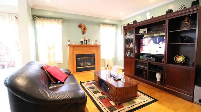 937 Audley Rd S, House detached with 4 bedrooms, 4 bathrooms and 4 parking in Ajax ON | Image 2