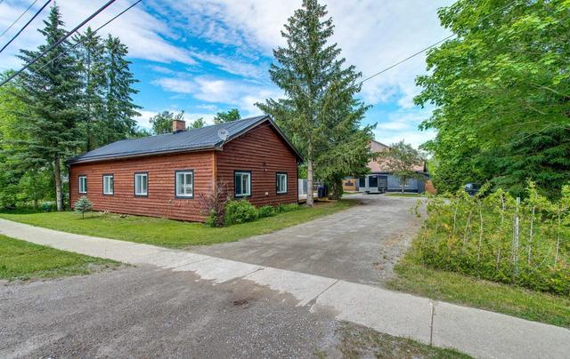 1736 Kirkfield Rd, House detached with 2 bedrooms, 2 bathrooms and 8 parking in Kawartha Lakes ON | Image 1